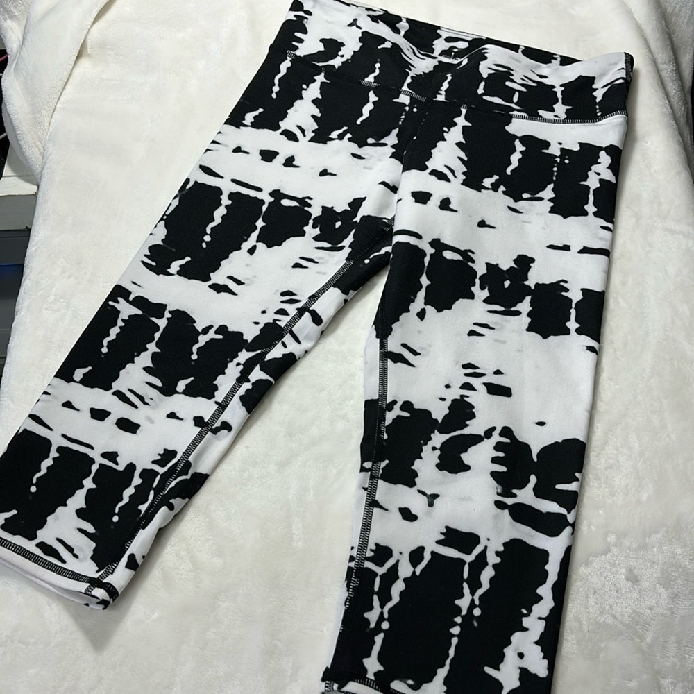 Alo Capris - image 1